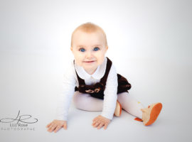 bébé assis 9 mois fille photographe