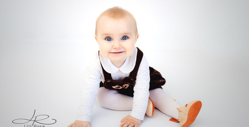 bébé-assis-9-mois-fille-photographe